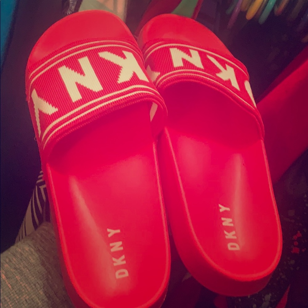 DKNY Zora Slides-red